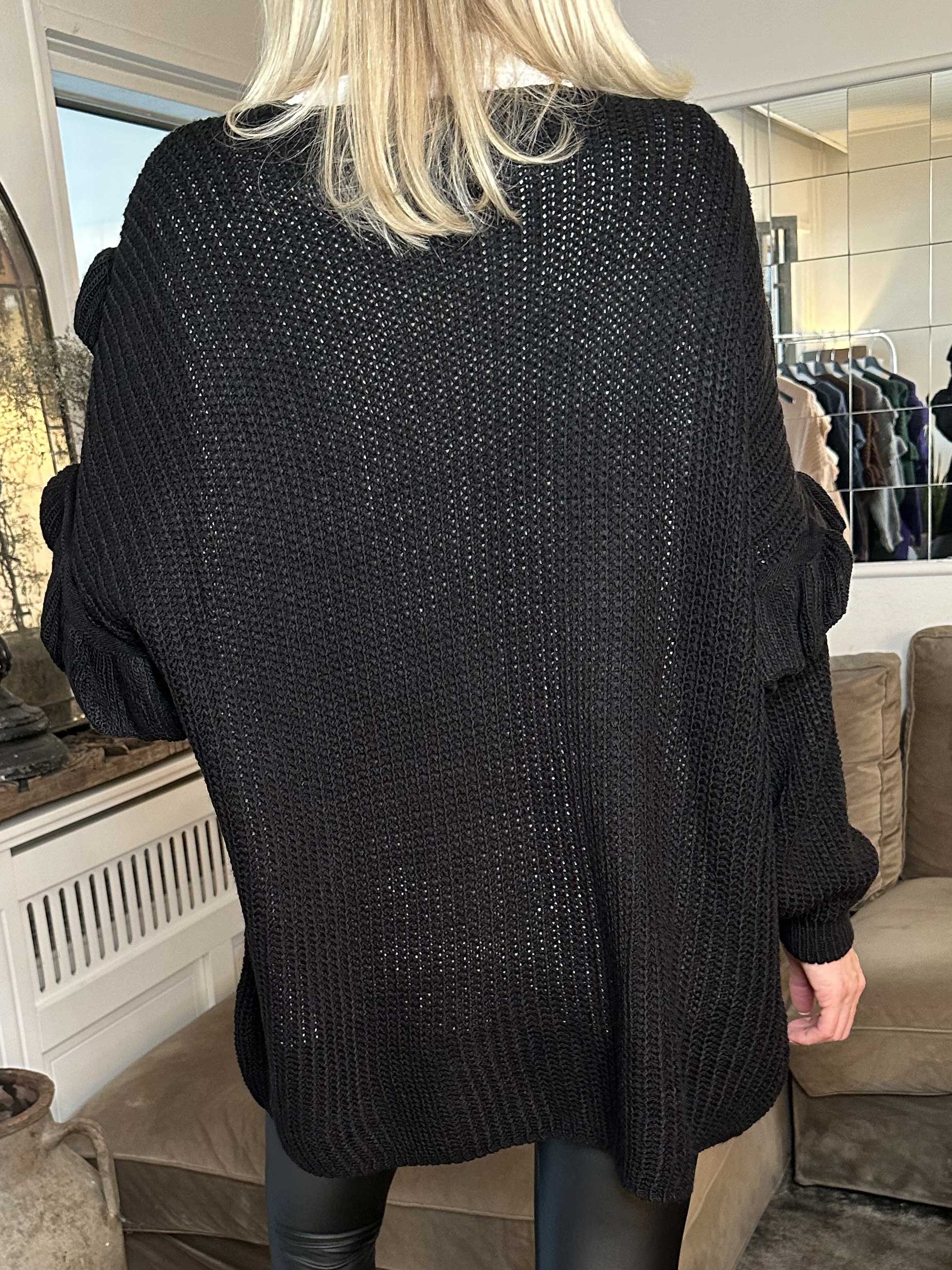 Ellis Cardigan - Lækker strikcardigan med fine flæsedetaljer